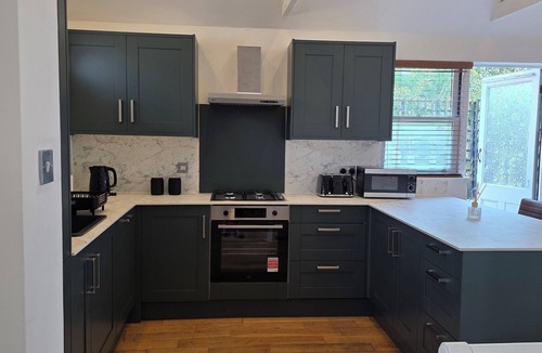Valentines House | The Old Dairy, 2 York Mews - 3 Bedroom Studio House