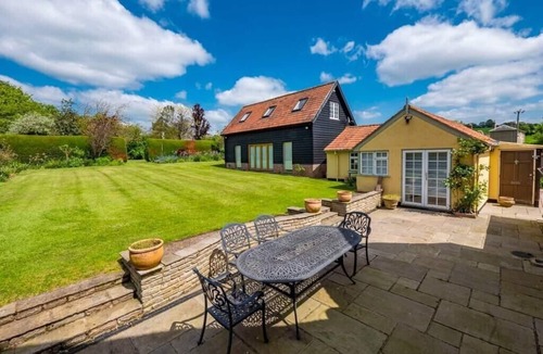 Bury St Edmunds House | The Old Hare and Hounds, Somerton