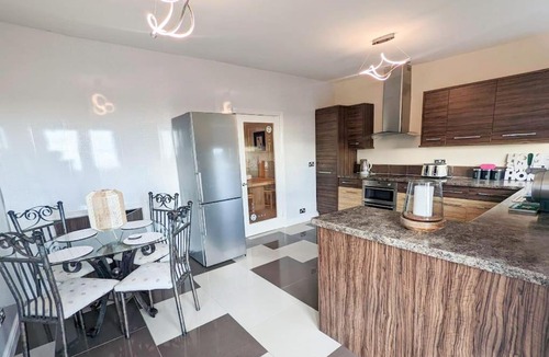 Stevenston Villa | The Old High Road