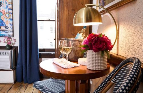 Old Town Historic District Hotel | The Olde Angel Inn