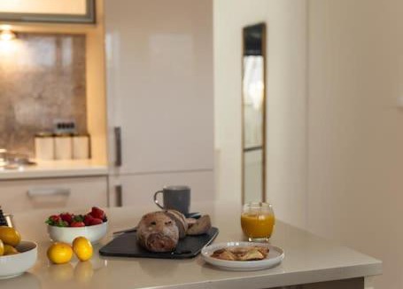 Kelvinbridge Apartment | The Penthouse Suite - Luxury Like No Other