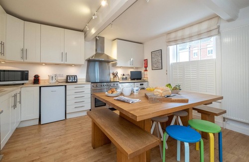 Aldeburgh Cottage | The Pink House, Aldeburgh - sleeps 10 guests in 5 bedrooms