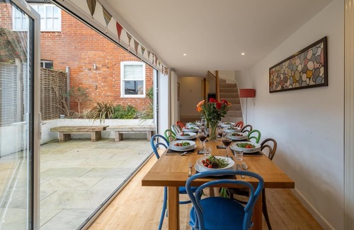 Aldeburgh Cottage | The Pink House, Aldeburgh - sleeps 10 guests in 5 bedrooms