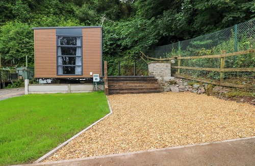 Ferryside Cottage | THE POD, romantic, country holiday cottage, with pool in Ferryside