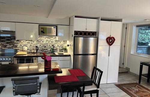 New Toronto Apartment | The Prince Of Wales Suite On The Park. Perfect location