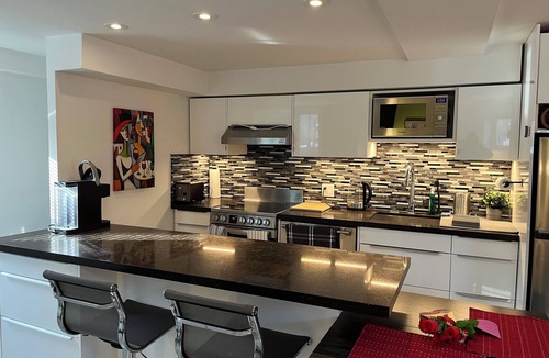 New Toronto Apartment | The Prince Of Wales Suite On The Park. Perfect location