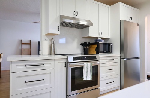 Timmins Apartment | The Redbrick Residence - 3 bedroom main floor home with AC + covered patio