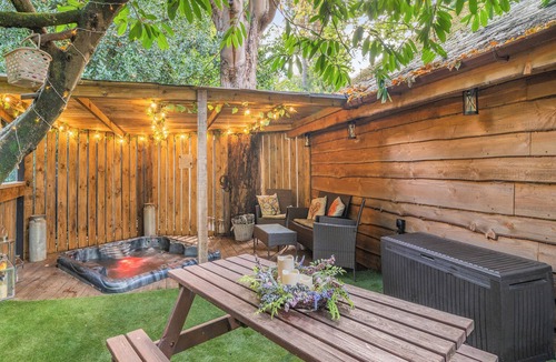 Bisterne Cottage | The Retreat - UK50421