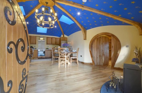 Ewhurst Green House | The Round Door Vineyard Cottage/Storybook Reteat
