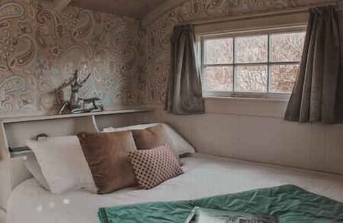Fox Glacier House | The Shepherds Hut with Farmland Views Fox Glacier