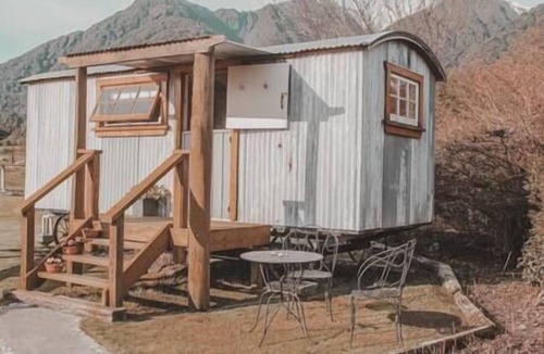 Fox Glacier House | The Shepherds Hut with Farmland Views Fox Glacier