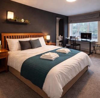 Beenham Hotel | The Six Bells