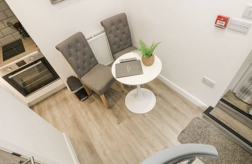 Camborne Cottage | THE SNUG, romantic, with hot tub in Camborne