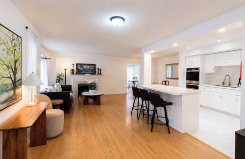 Grimsby House | The space, privacy, and comfort of a true home away from home in Niagara area.