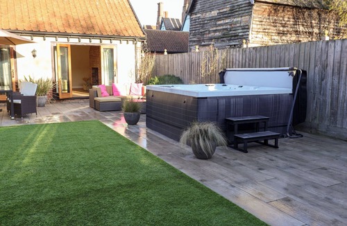 Diss Cottage | THE STABLES AT HALL BARN, family friendly in Walsham-Le-Willows
