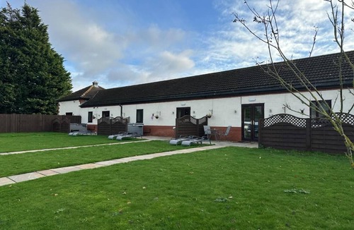 Kirk Sandall House | The Stables Cottage with Hot Tub - NO PETS!