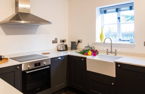 Darsham Cottage | The Stables, Darsham Old Hall - sleeps 2 guests in 1 bedroom