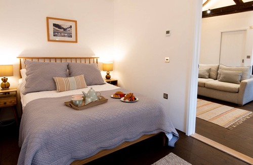 Darsham Cottage | The Stables, Darsham Old Hall - sleeps 2 guests in 1 bedroom
