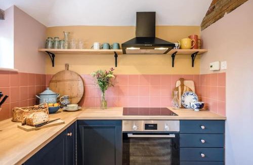 Woodbridge House | The Stables, Hoo