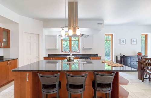 Bayfield Cottage | the Stonewood, Hot tub, King Bed