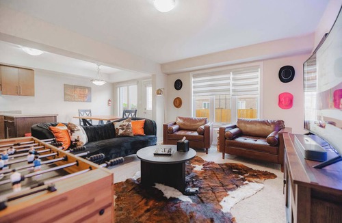 Old Town Historic District House | The Thorold Manor Retreat 6BD | BBQ & Games