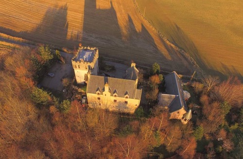 Airth House | The Tower at Plane Castle-Sleeps 4-Pets Ok-Parking
