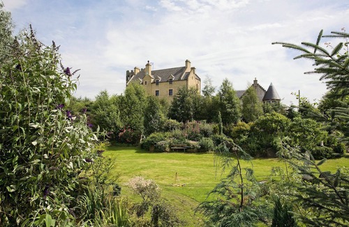 Airth House | The Tower at Plane Castle-Sleeps 4-Pets Ok-Parking