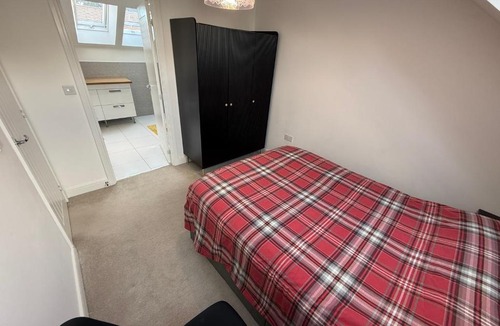 High Wycombe House | The Trinity - Double Bed Suite 2 with Study and Ensuite