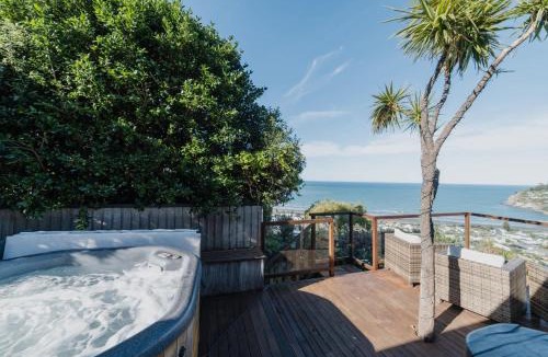Sumner House | The Ultimate Cecil Wood Stay - Hot Tub BBQ & Views