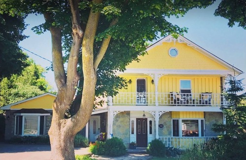 Elora Apartment | THE VICTORIA: Grand Appartement Located in the heart of Elora!