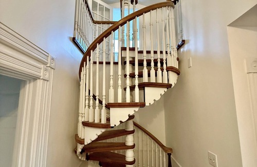 Elora Apartment | THE VICTORIA: Grand Appartement Located in the heart of Elora!