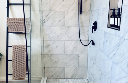 Elora Apartment | THE VICTORIA: Grand Appartement Located in the heart of Elora!