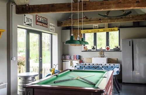 Appledore House | The Vineyard Oast & Barn - Sleep 25 - Private Pool - Boating Lake