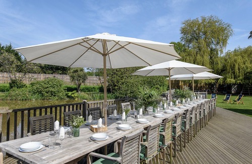 Appledore House | The Vineyard Oast & Barn - Sleep 25 - Private Pool - Boating Lake