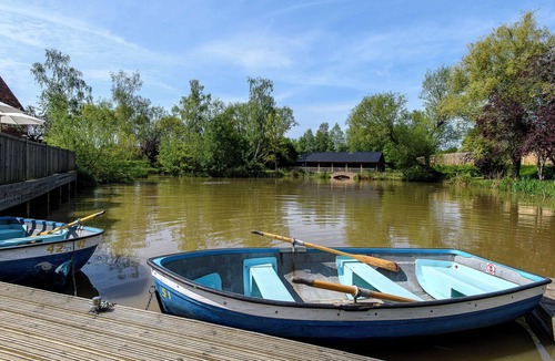 Appledore House | The Vineyard Oast & Barn - Sleep 25 - Private Pool - Boating Lake