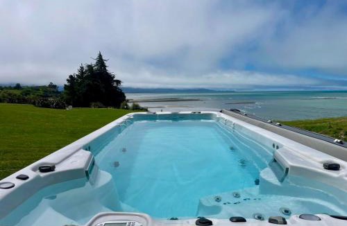 Tasman Cabin | The Waters