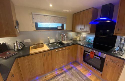 Rashfield Cabin | The Wee Ludging - A Cosy Riverside Cottage for Two