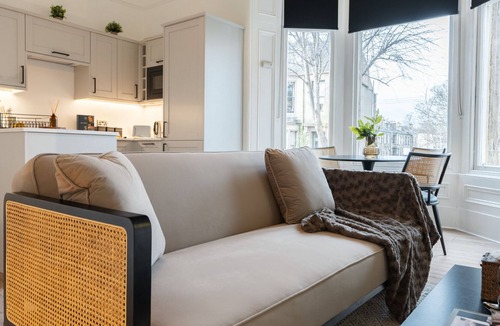 North West Apartment | The West End Retreat - 5 star Apartment