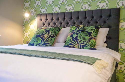 Hertford Hotel | The White Horse