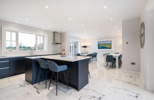 Enniskillen Villa | THE WHITE HOUSE AT MULLANS BAY