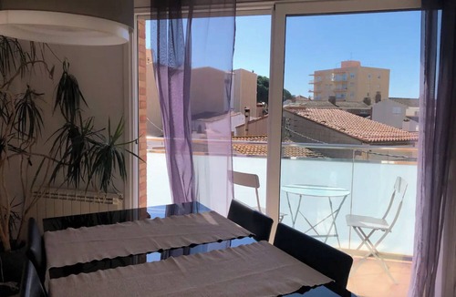 Pineda de Mar Apartment | The White Lilies is Located 300 Metres From Platja Dels Pescadors. Pet Friendly