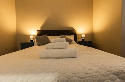Wolverhampton Apartment | The Wolverhampton Retreat- Free Parking