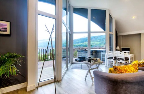 Arrochar Cabin | TheLodge - sleeps 4 guests in 2 bedrooms