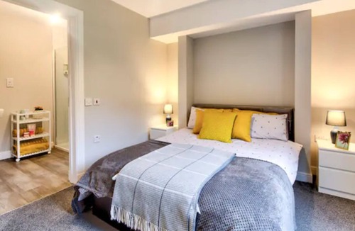 Arrochar Cabin | TheLodge - sleeps 4 guests in 2 bedrooms