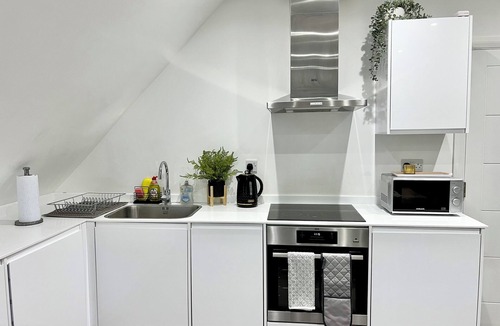 Borehamwood Apartment | This weekend! | FREE Parking | 2-mins to station