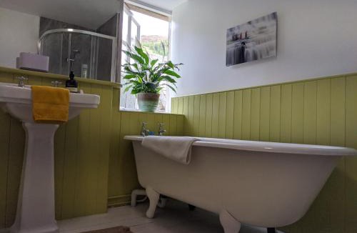 Marybank House | Thistle Cottage, CrannachCottages