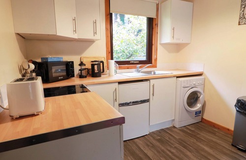 Loch Eck Cottage | THISTLE LODGE, family friendly, with a garden in Colintraive