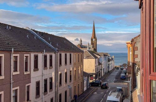 Largs Apartment | Thistle View - Sleeps 4 by the Coast of Largs