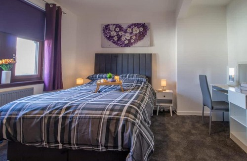 Largs Apartment | Thistle View - Sleeps 4 by the Coast of Largs