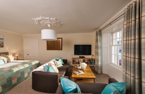 Kippen House | Thornhill House - Luxury 5 Bedroom all Ensuite